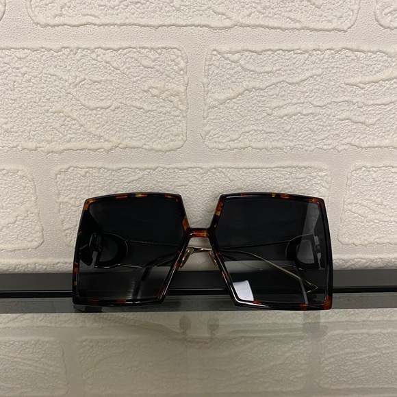 SOLD - Dior 30 Montaigne Sunglasses - Picture 9 of 9